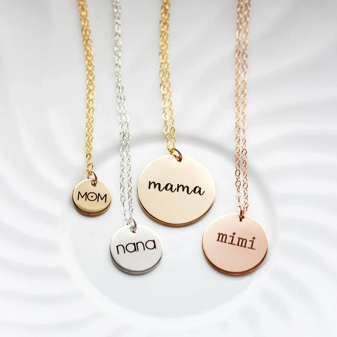 사용자 정의 새겨진 이름 날짜 스테인레스 스틸 라운드  - Birth Flower Necklace 리뷰 및 가격